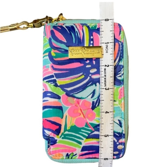 Lilly Pulitzer wristlet gently used, card/wallet/ID card - Picture 4 of 5